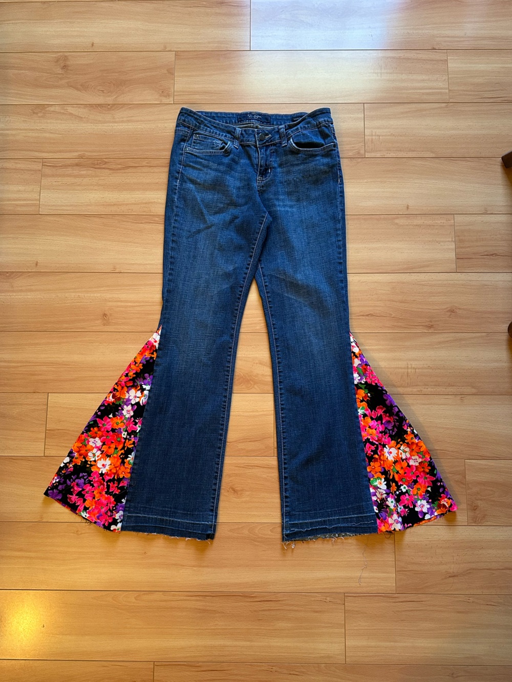 Flare Hippie Dark Blue Jeans with Floral Inset sz 30 Jessica Simpson bellbottom